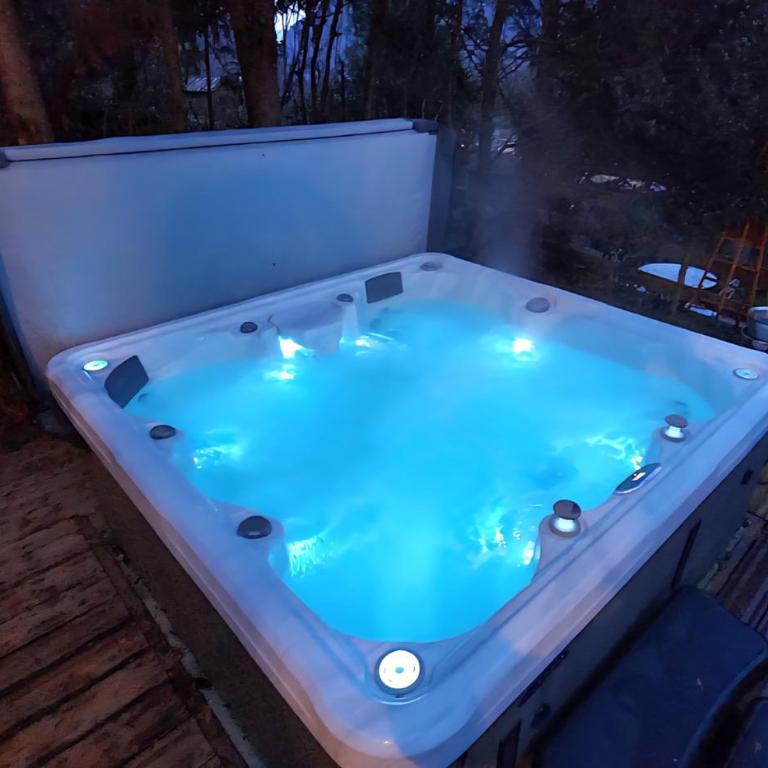 chalet cosy, jacuzzi privé, calme, idéal moto rando vélo - Maison 2 Chambres - 3