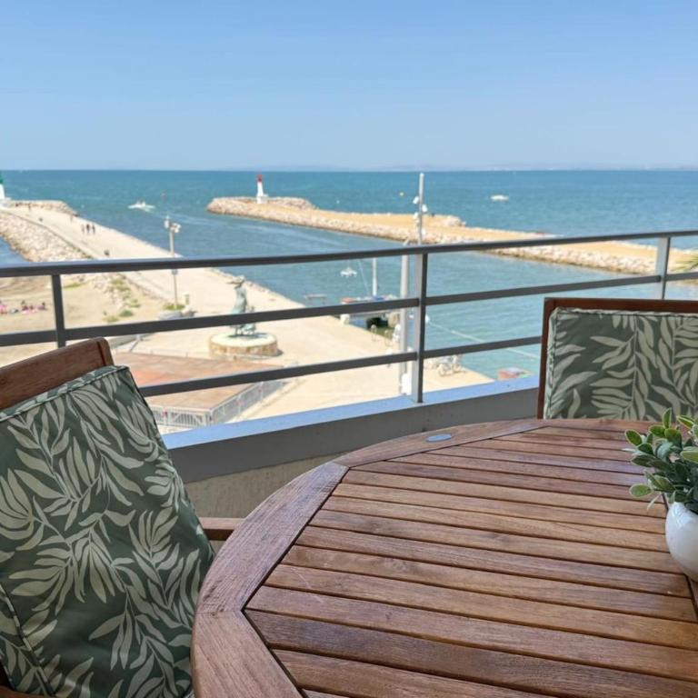 Superbe T3 traversant avec terrasse face au chenal vue mer Impérial 4 - Apartment - 4