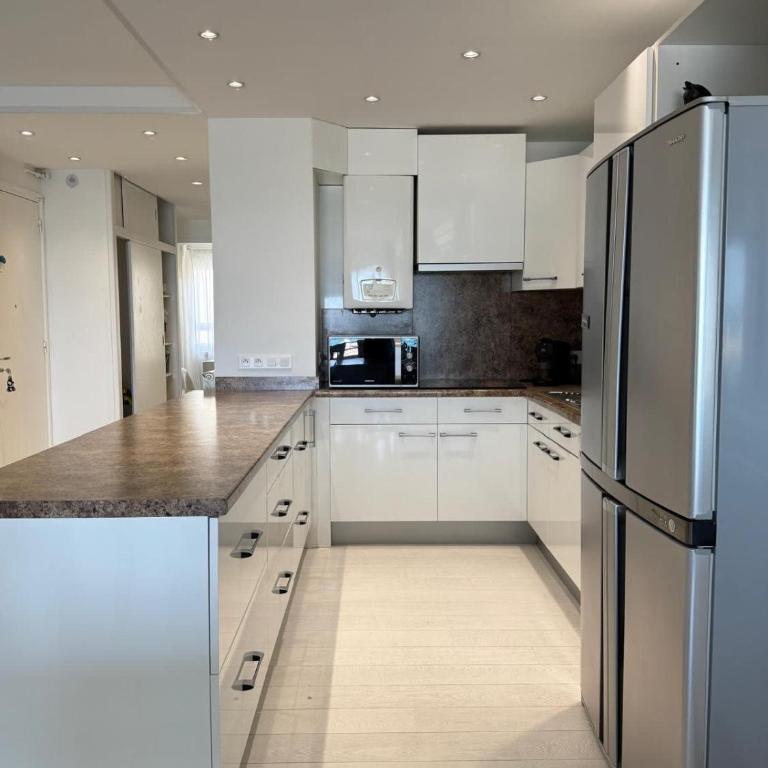 Superbe T3 traversant avec terrasse face au chenal vue mer Impérial 4 - Apartment - 17