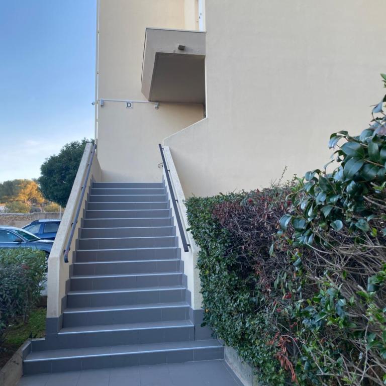 studio cabine rénové dans résidence tranquille ,au calme,200m de la mer avec parking privé - Apartment mit 1 Schlafzimmer - 16