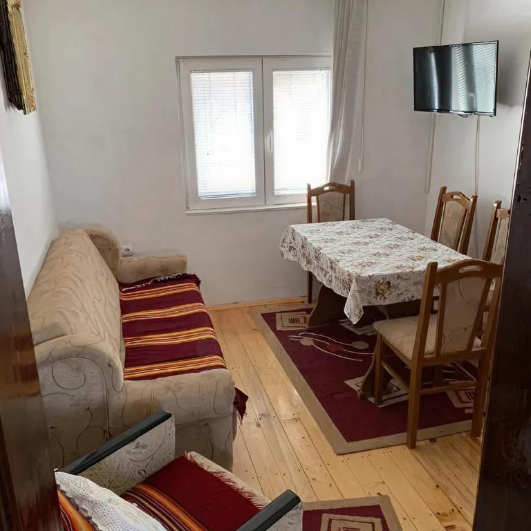 Apartmani Petrovic Tara, Kaludjerske bare - Apartman sa 2 Spavaće Sobe i Balkonom - 9