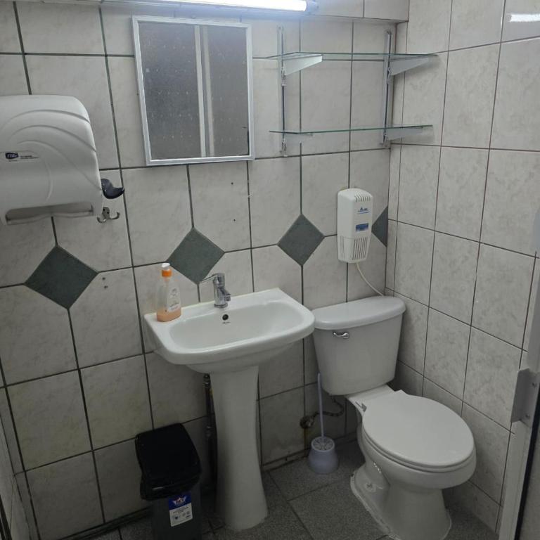 Andes Hostal Serena - Double Room with Shared Bathroom - 1