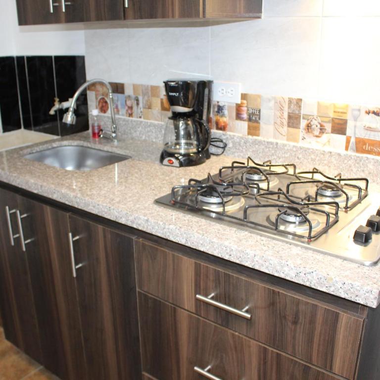 CASA ESTADIO MEDELLIN Apartamentos Turisticos renovados y modernos para Familias, Grupos o Delegaciones Deportivas - Sector Laureles-Estadio - Apartamento - 3