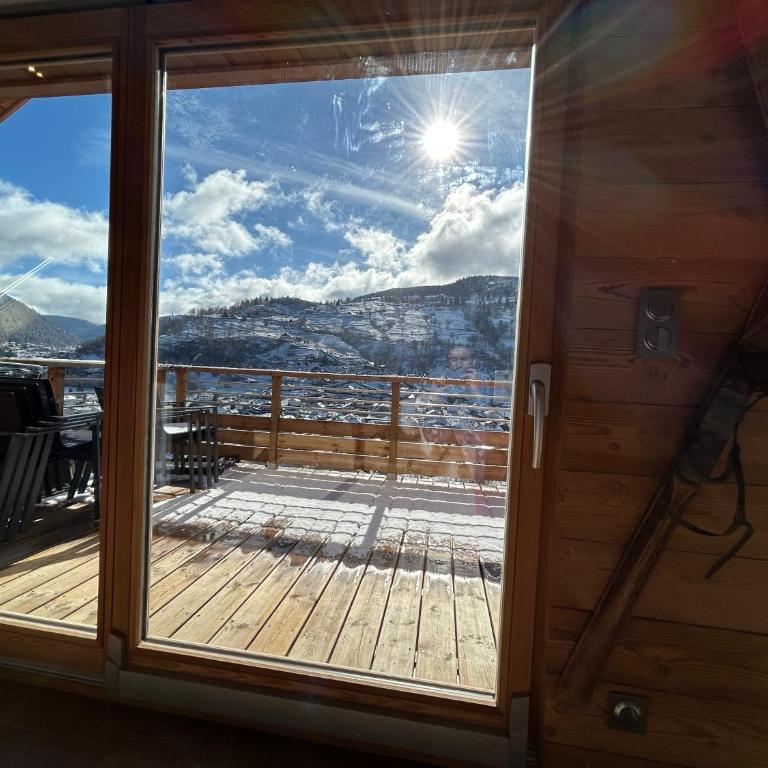 Splendide appartement style chalet classé 4 étoiles, terrasse face à la montagne - Three-Bedroom Apartment - 64