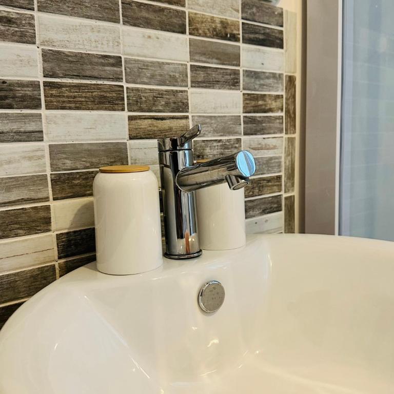Studio romantique avec jacuzzi privé - aperçu mer - terrasse - parking gratuit - Appartement 1 Chambre - 24