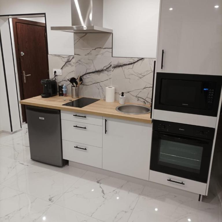 2 Pieces JUAN LES PINS - Appartement 1 Chambre - 6
