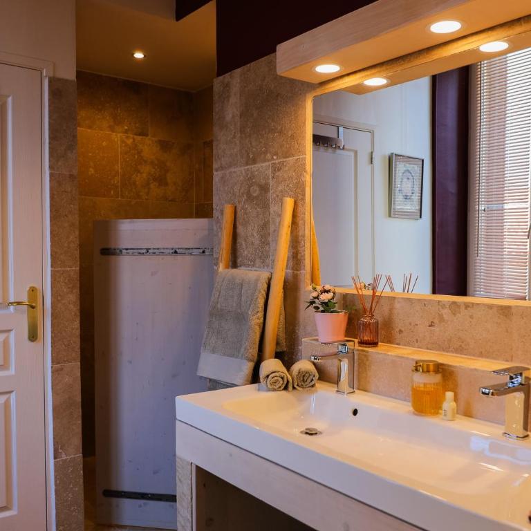 La maison Gerval - Chambre Double ou Lits Jumeaux Supérieure - Vue sur Jardin - 5