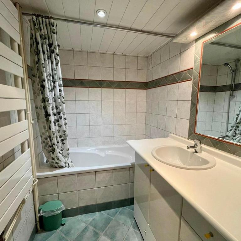 T2 Sud ski au pied, balcon, TV, linge inclus - FR-1-449-92 - Appartement (4 Adultes) - 12
