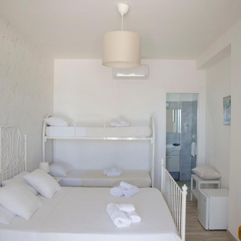 Residence La Perla - Marzamemi & Sea - Homie Livings - Quadruple Room with Private Bathroom - 1