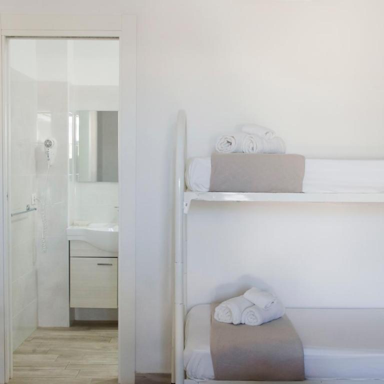 Residence La Perla - Marzamemi & Sea - Homie Livings - Quadruple Room with Private Bathroom - 4