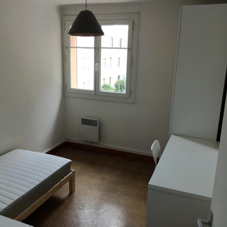 Colocation 3 chambres - Prix pour 1 chambre - Proche centre-ville historique à pied - Appartement 1 Chambre - 9