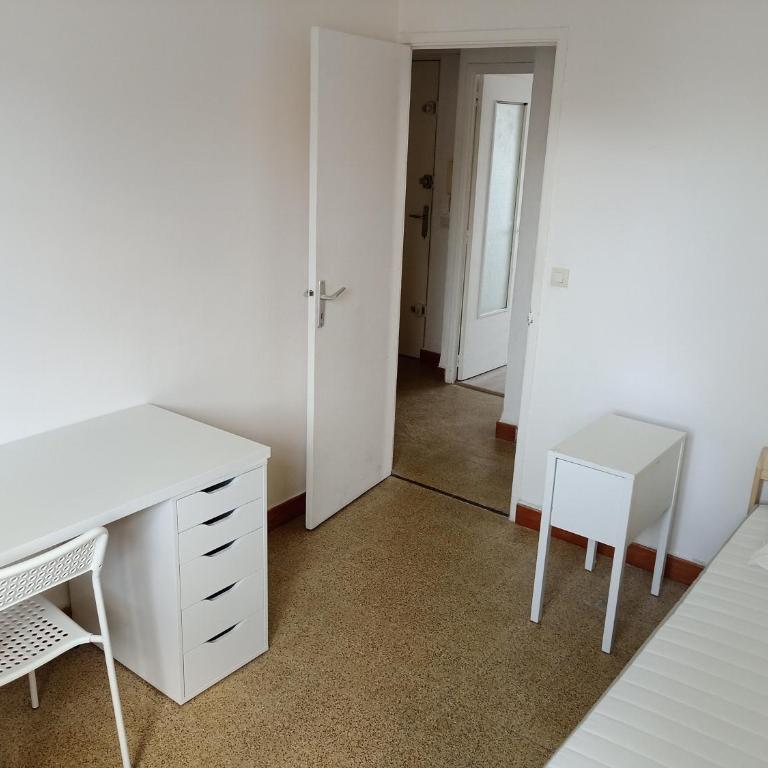 Colocation 3 chambres - Prix pour 1 chambre - Proche centre-ville historique à pied - Appartement 1 Chambre - 11