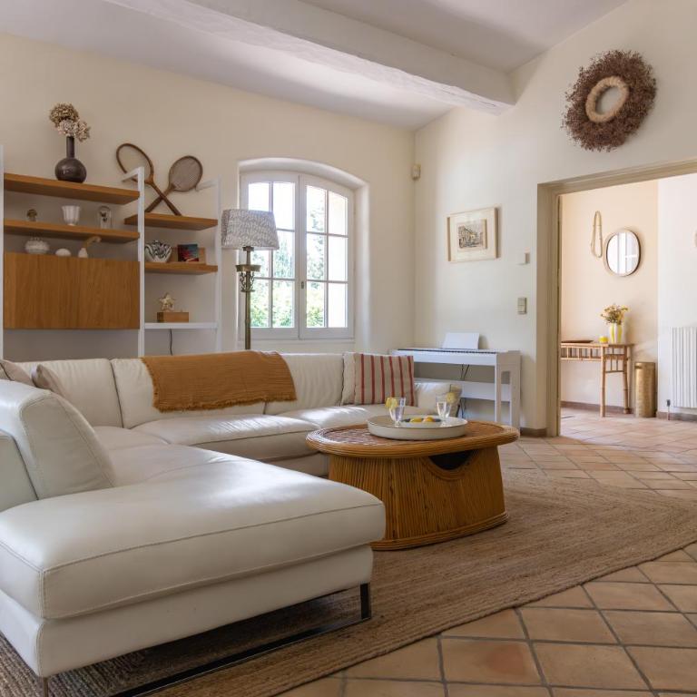Absolutely quiet Provencal villa with swimming pool - Villa - 26