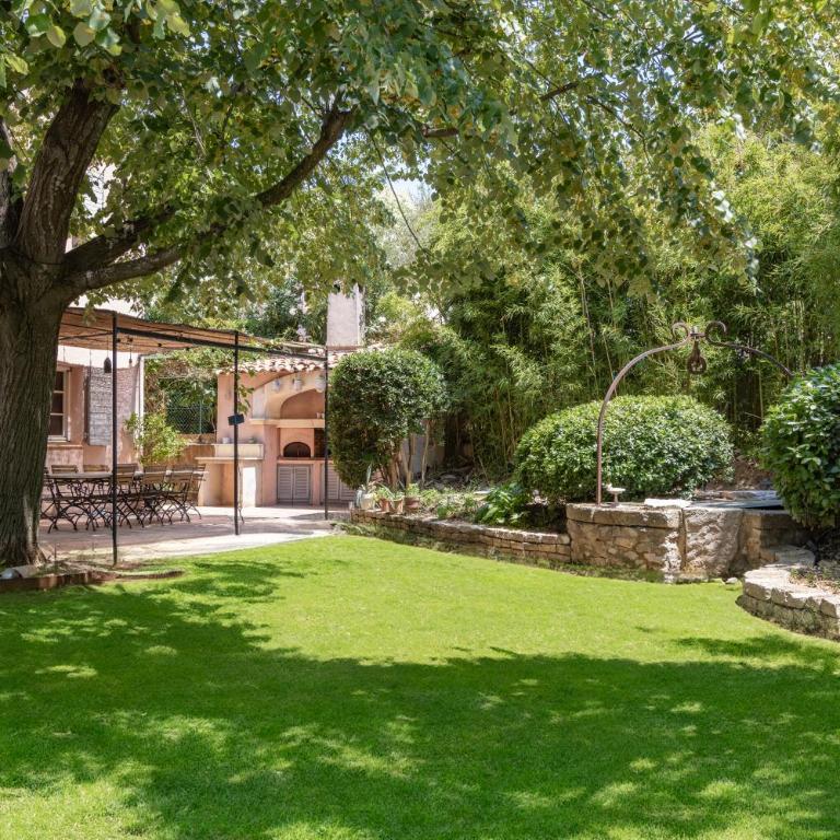 Absolutely quiet Provencal villa with swimming pool - Villa - 16