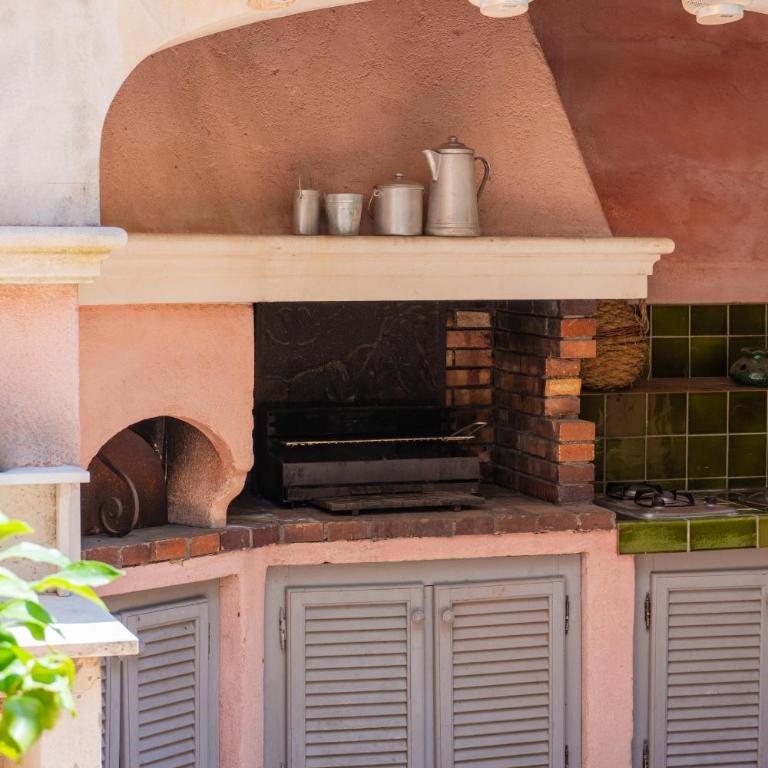 Absolutely quiet Provencal villa with swimming pool - Villa - 15