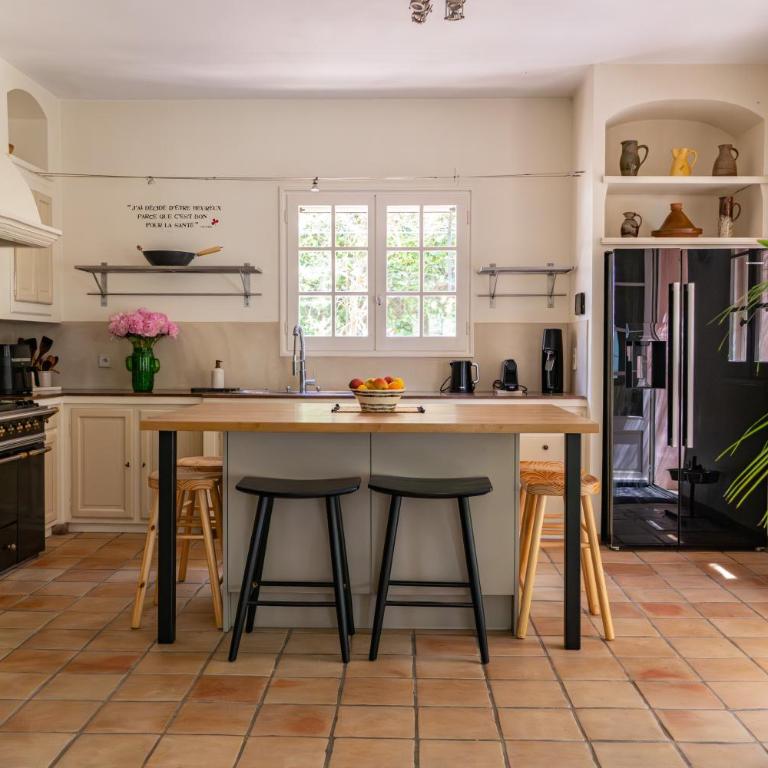 Absolutely quiet Provencal villa with swimming pool - Villa - 17