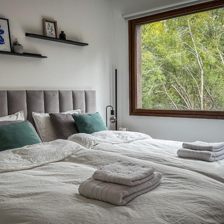 Modern 2BR apartment with heated pool and panoramic lake view - Apartamento de 2 dormitorios - 18