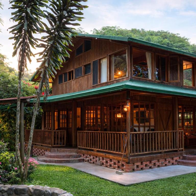 Mindo Wood Cabin - Four-Bedroom House - 1