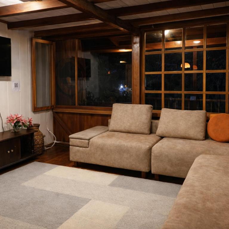 Mindo Wood Cabin - Four-Bedroom House - 19