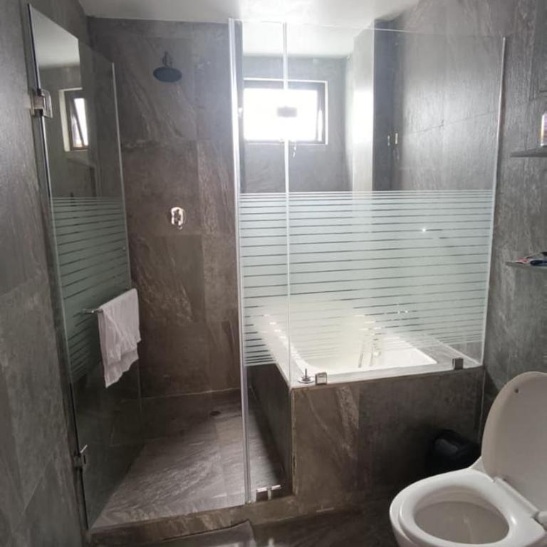 Refugio Volcán Tungurahua - Family Room with Private Bathroom - 1