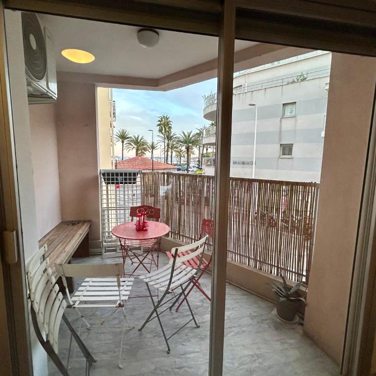 Antibes France Plage - One-Bedroom Apartment - 11