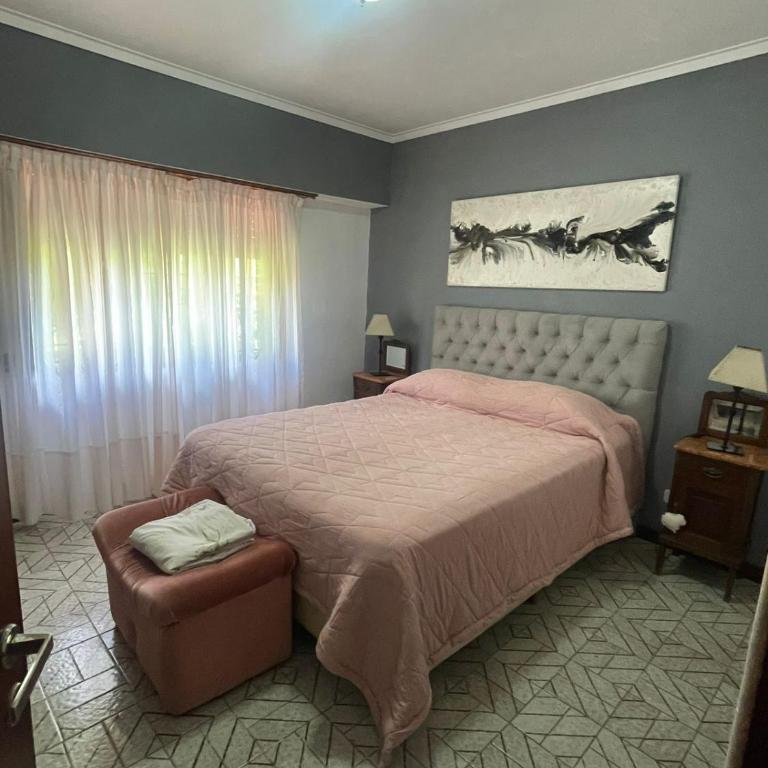 Amplio chalet a 3 cuadras de la costanera - Four-Bedroom House - 1
