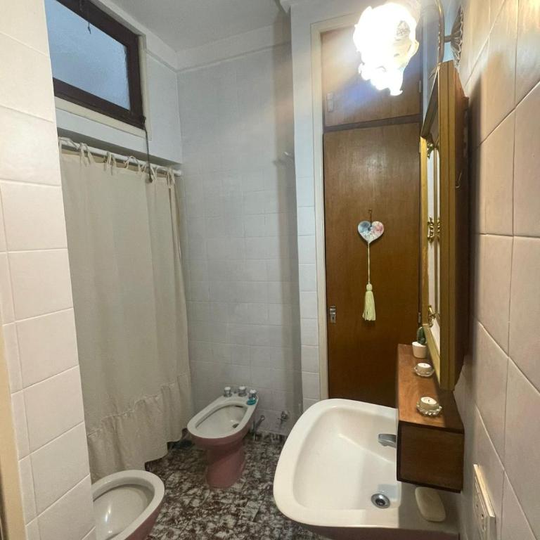 Amplio chalet a 3 cuadras de la costanera - Four-Bedroom House - 9