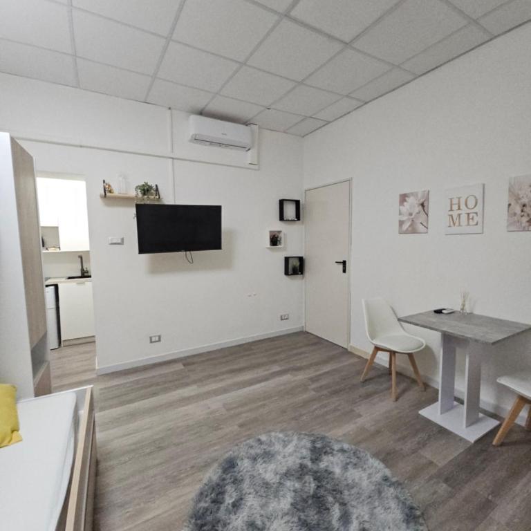 Fiera Village Rooms - Camera Matrimoniale con Bagno Privato - 1