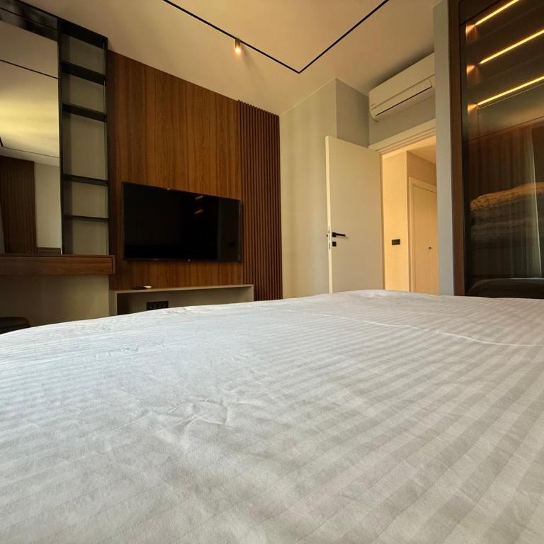 BW Home - One-Bedroom Apartment with Balcony and City View - 6