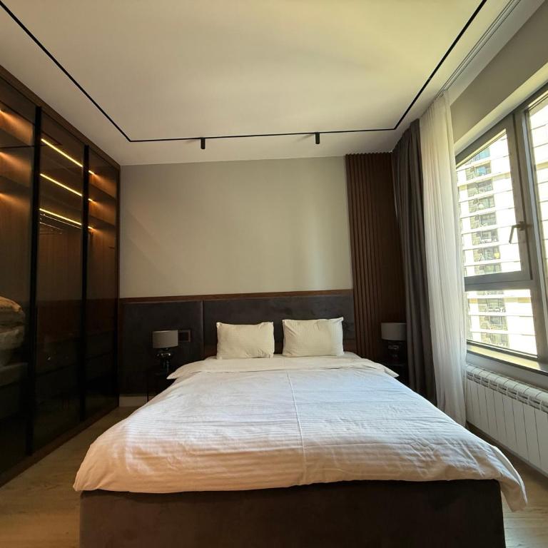 BW Home - One-Bedroom Apartment with Balcony and City View - 8