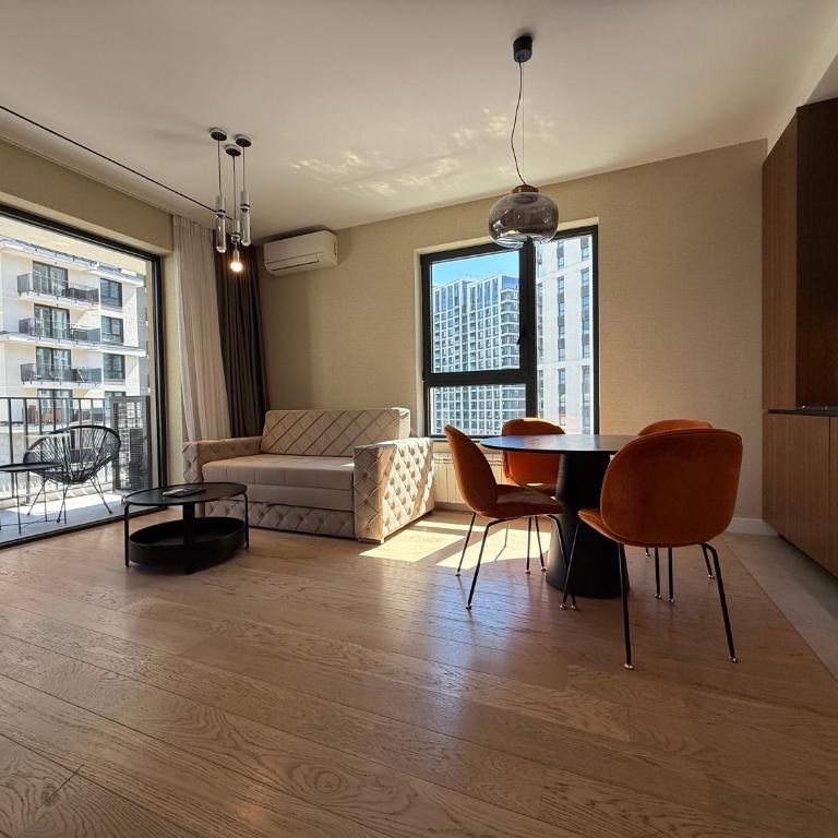 BW Home - One-Bedroom Apartment with Balcony and City View - 10