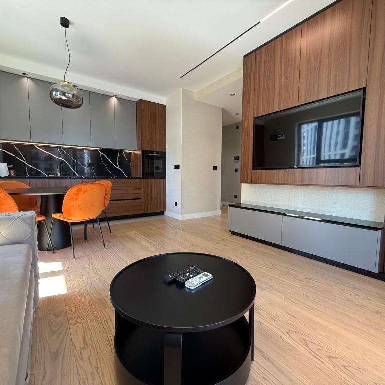 BW Home - One-Bedroom Apartment with Balcony and City View - 11