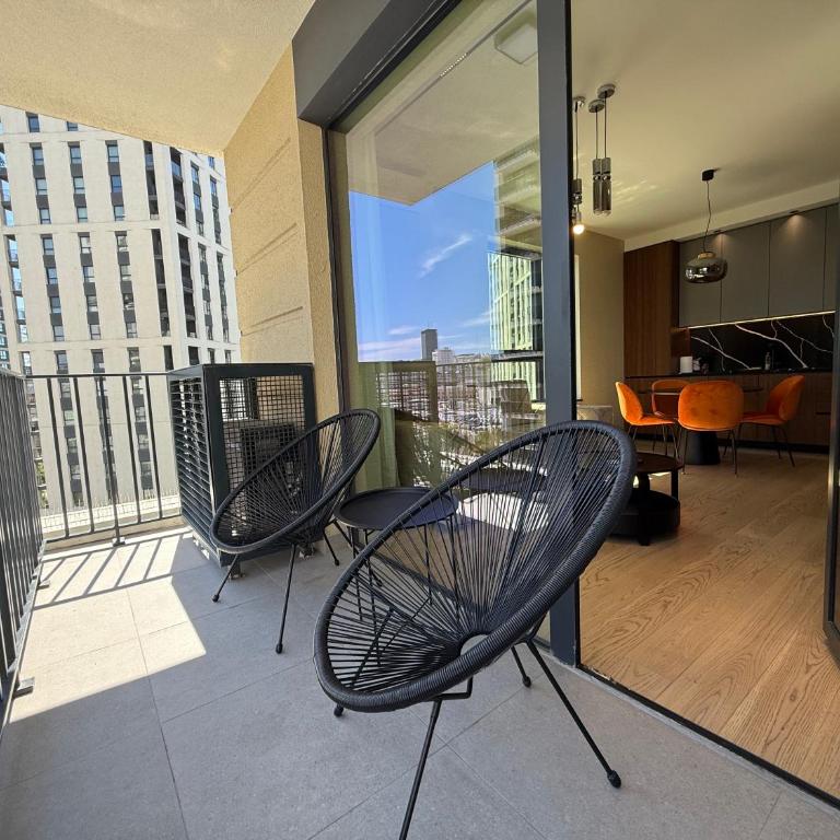 BW Home - One-Bedroom Apartment with Balcony and City View - 12