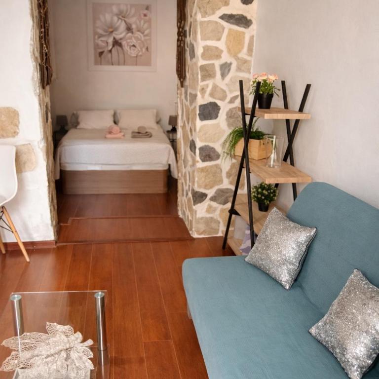 Historic 1905 Charm 3 min to Postiguet Beach - One-Bedroom Apartment - 18