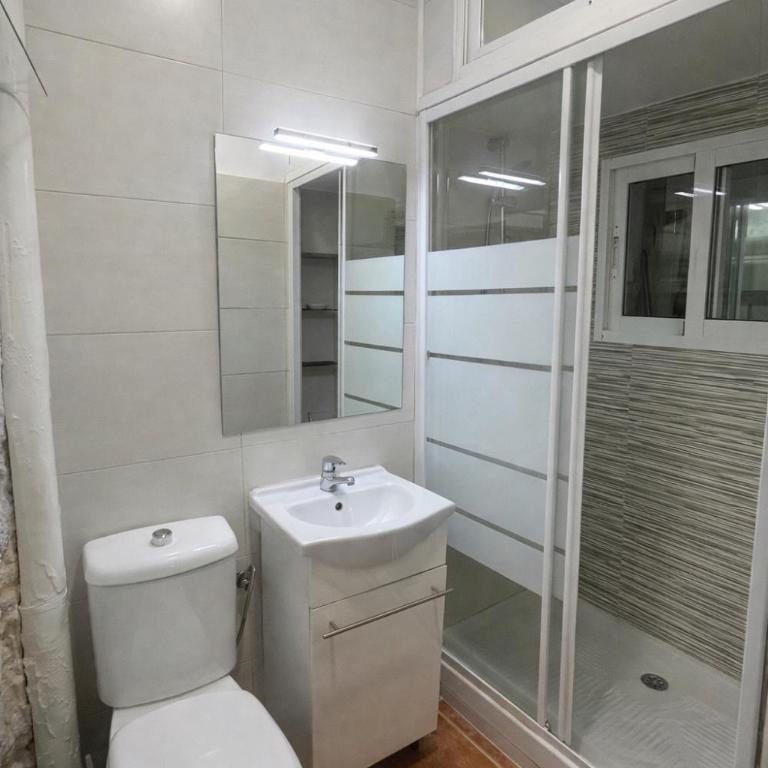 Historic 1905 Charm 3 min to Postiguet Beach - One-Bedroom Apartment - 16
