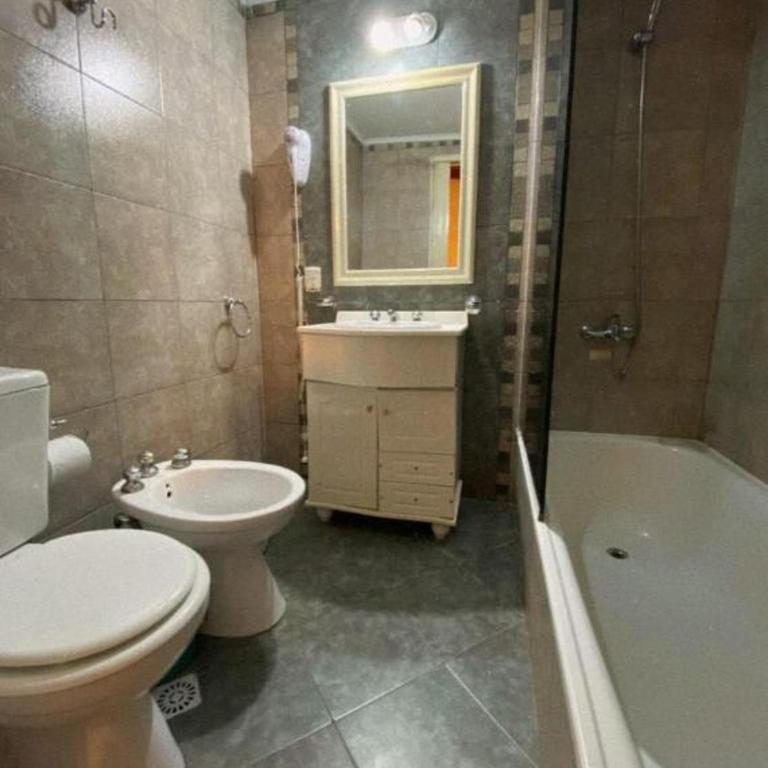 Hotel 9 de Diciembre - Habitación Cuádruple Prémium - 7
