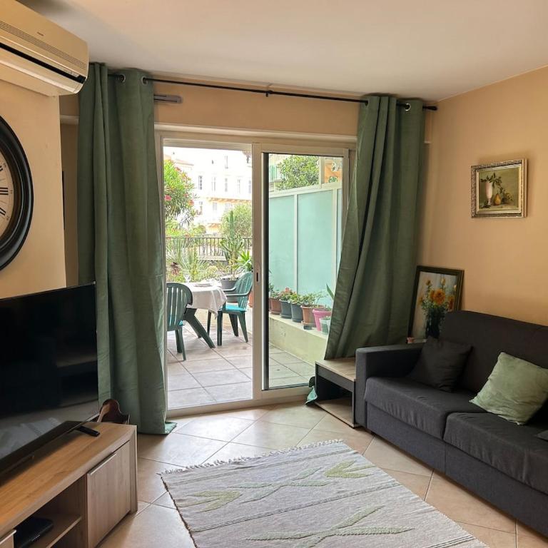 One-Bedroom Apartment with a Cozy Terrace Beachfront, City Center, Parking - One-Bedroom Apartment - 2