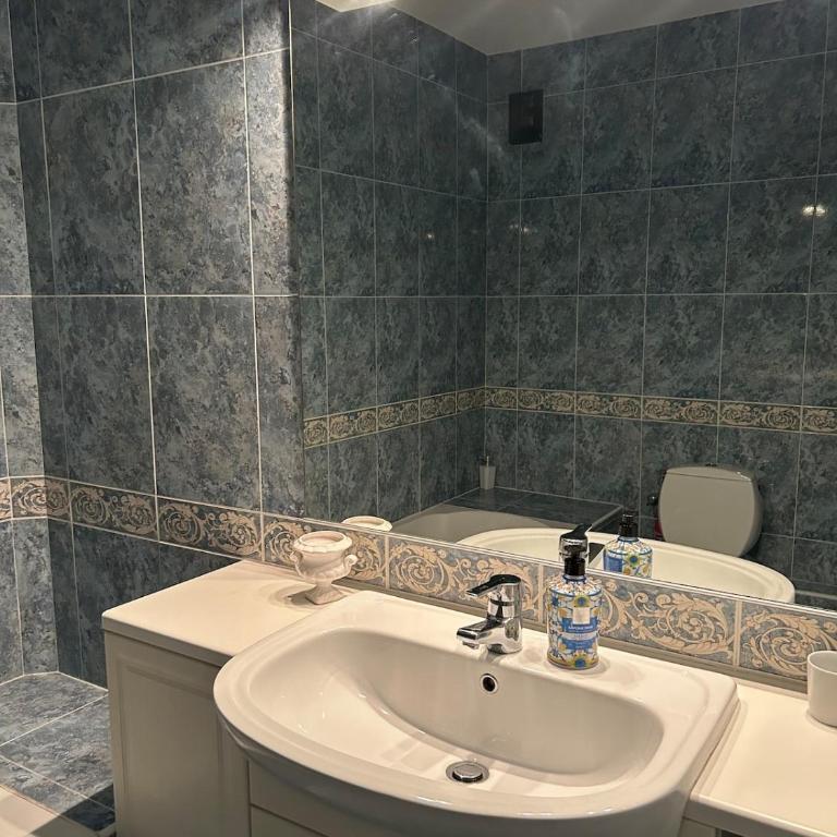 One-Bedroom Apartment with a Cozy Terrace Beachfront, City Center, Parking - One-Bedroom Apartment - 9