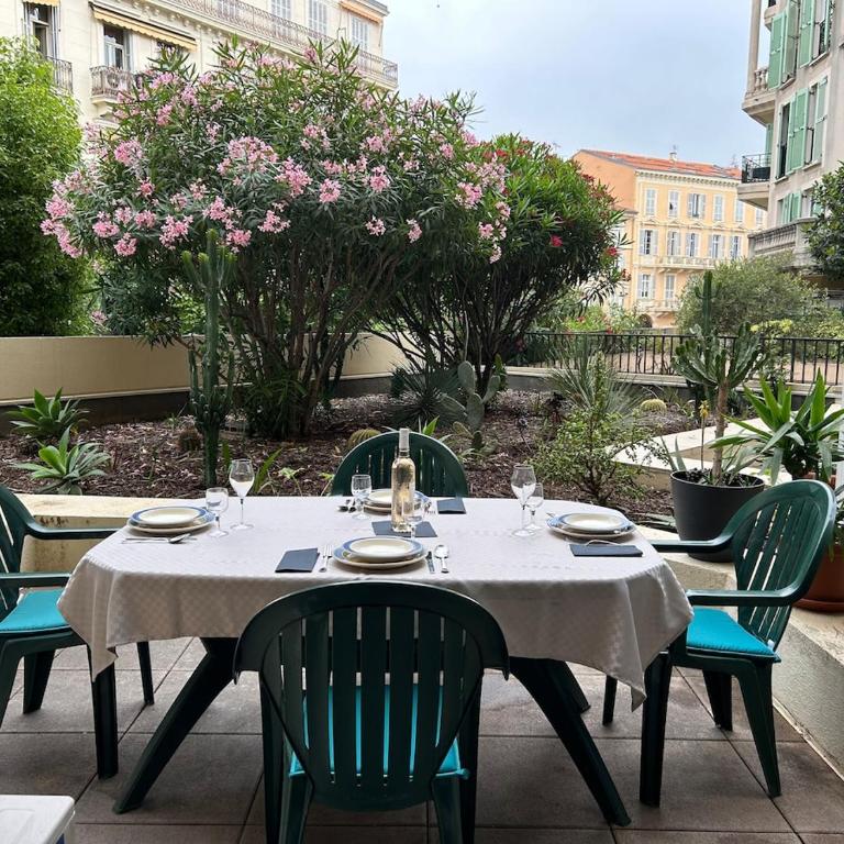 One-Bedroom Apartment with a Cozy Terrace Beachfront, City Center, Parking - One-Bedroom Apartment - 1