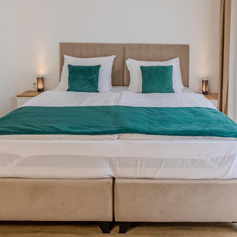 Hotel MM Residence - Superior Double Room with Balcony - 4