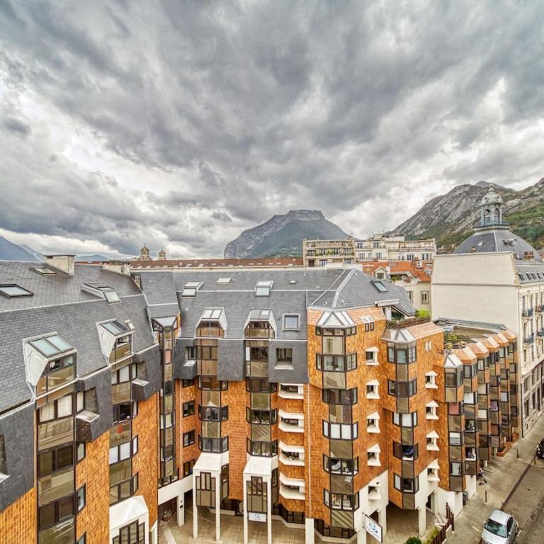 Elegance - Three-Bedroom Apartment - 12