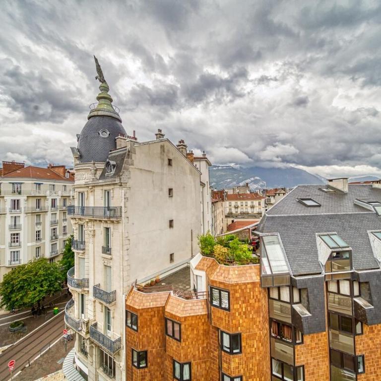 Elegance - Three-Bedroom Apartment - 26