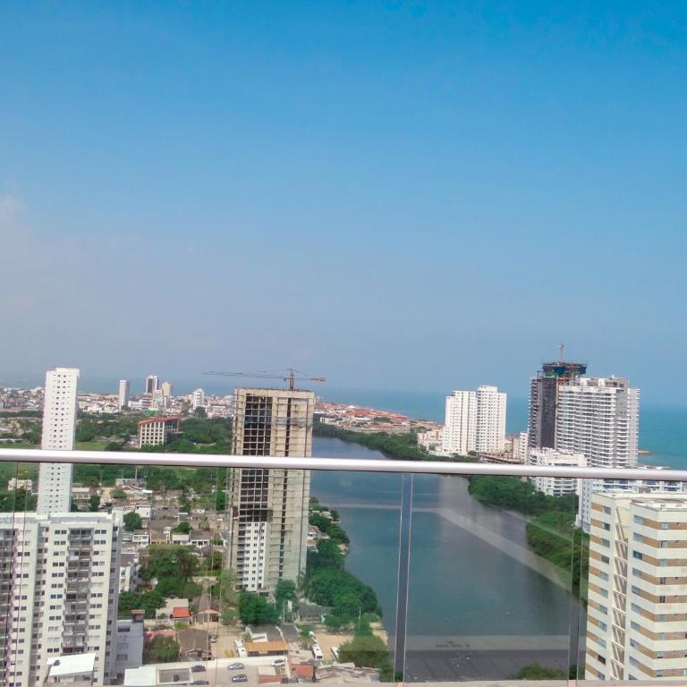 Apto chic con AC 3 hab 2 baños cerca al Mar - Three-Bedroom Apartment - 25