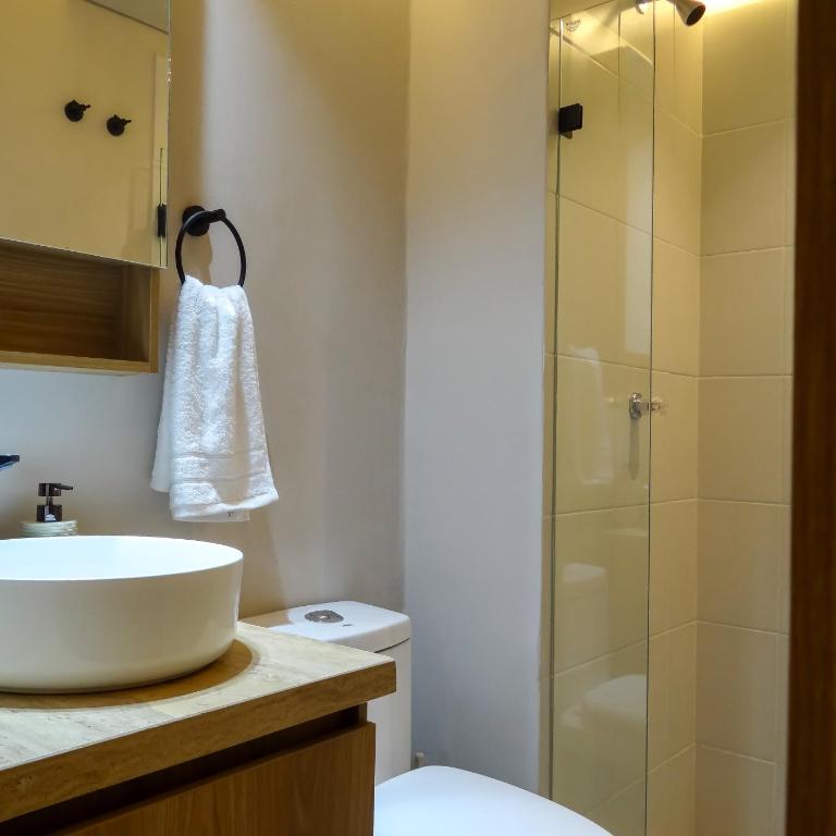 Apto chic con AC 3 hab 2 baños cerca al Mar - Three-Bedroom Apartment - 11