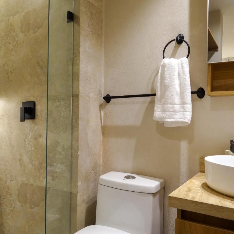 Apto chic con AC 3 hab 2 baños cerca al Mar - Three-Bedroom Apartment - 9
