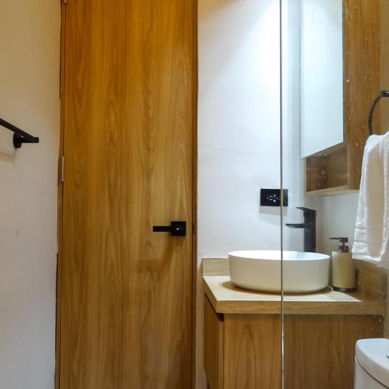 Apto chic con AC 3 hab 2 baños cerca al Mar - Three-Bedroom Apartment - 10