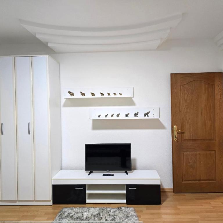 Teo FAMILY APARTMENT TUZLA - Three-Bedroom Apartment - 5