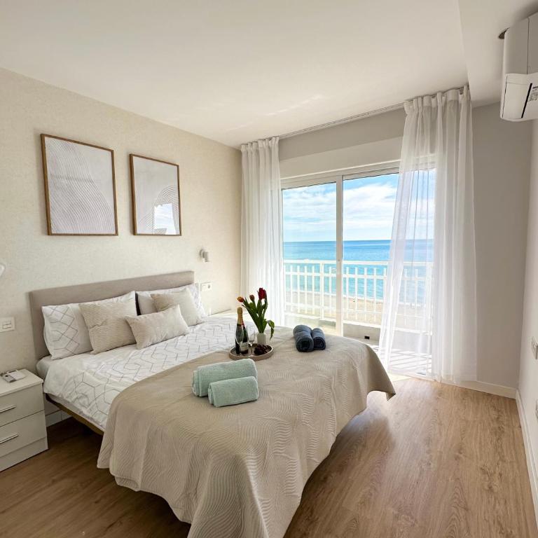 Horizonte 3 Charming apartment with breathtaking sea view at first line of Fuengirola beach - Apartamento de 3 dormitorios con vistas al mar - 2