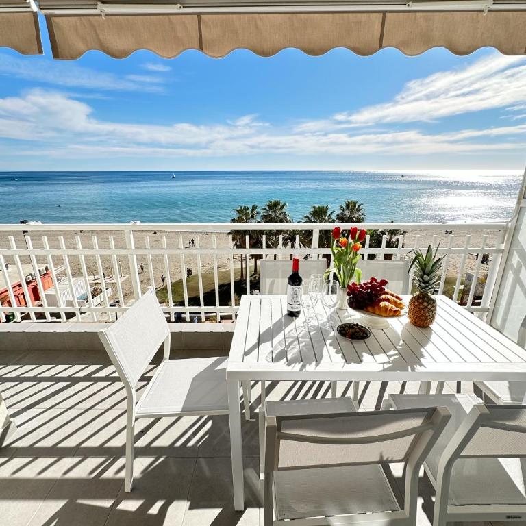 Horizonte 3 Charming apartment with breathtaking sea view at first line of Fuengirola beach - Apartamento de 3 dormitorios con vistas al mar - 9