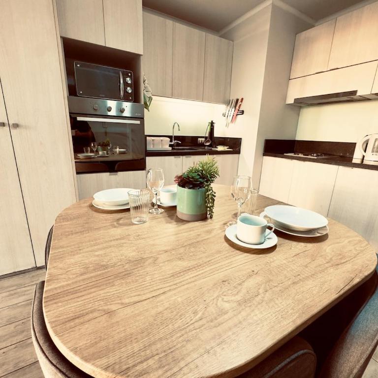 Best Location - Balcony - AC - Flexible Check-In - One-Bedroom Apartment - 8